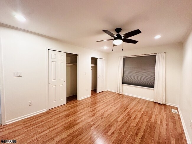 Building Photo - 111 Almond Dr