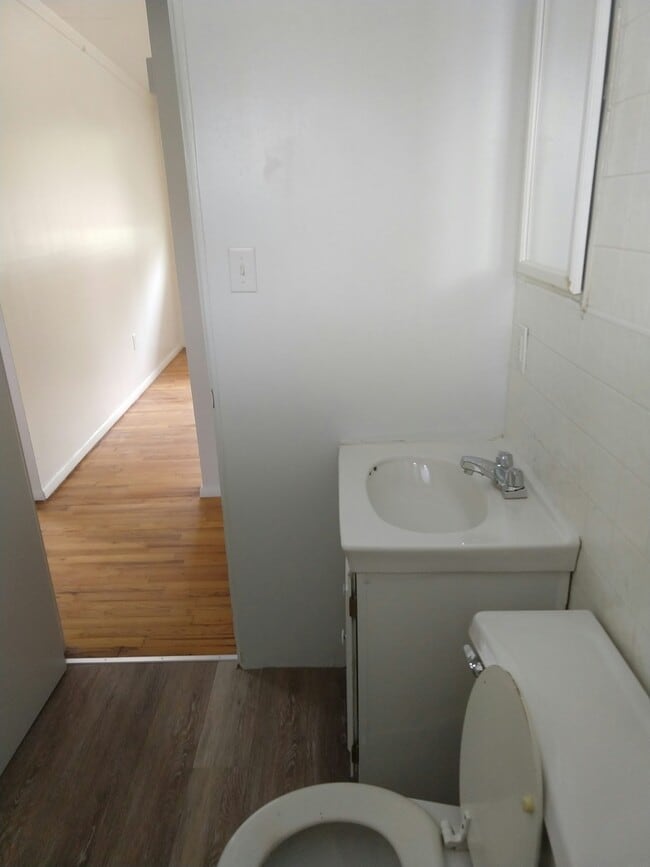Building Photo - 730 W 25th St