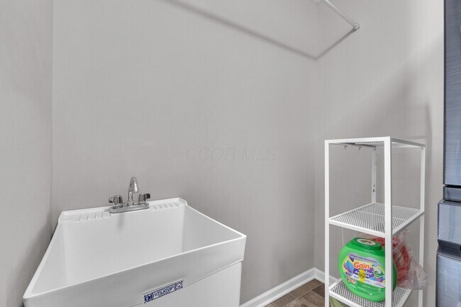 Building Photo - 2390 Glenvale Dr