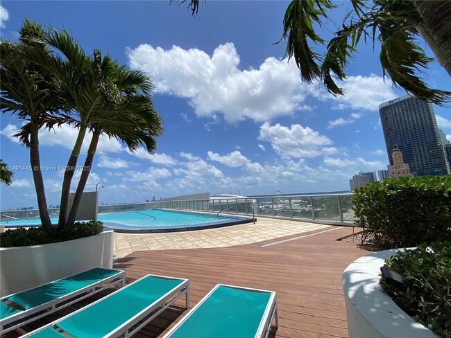 Building Photo - 888 Biscayne Blvd
