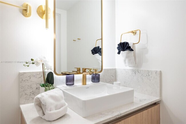 Building Photo - 159 NE 6th St