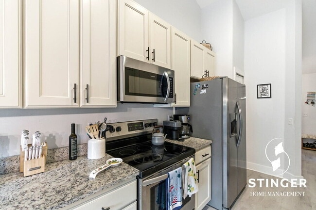 Building Photo - 40 Canopy Ln