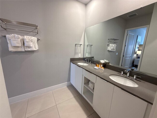 Building Photo - 7740 Sandy Ridge Dr