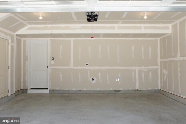 Building Photo - 1731 Water Xing Rd
