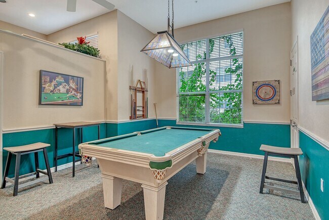 Building Photo - Spacious 3 bedroom, 2 bath condo with a lake view in Palmer Ranch