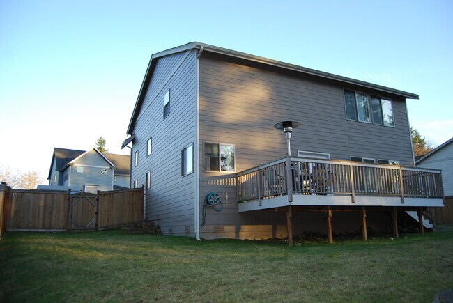 Building Photo - Spacious Two-Story in Port Orchard