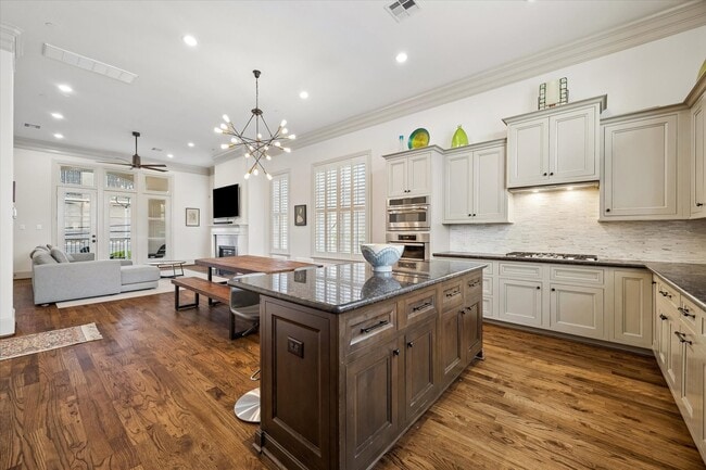 Building Photo - 1521 Oakdale St