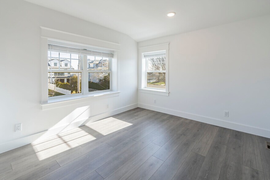 Master -Bed #1 - 205 10th Ave