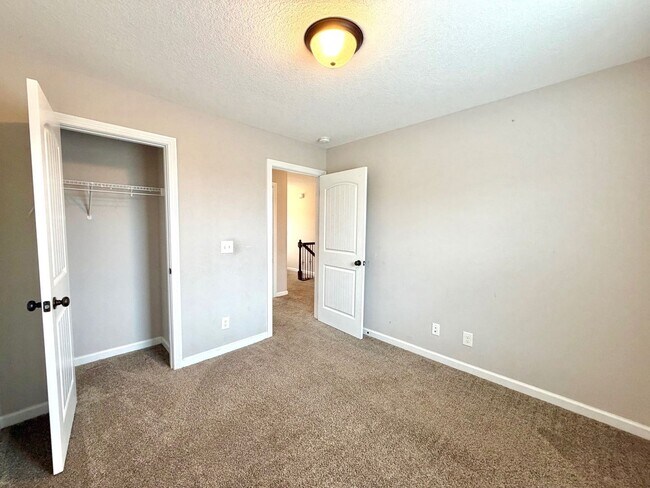 Building Photo - 1137 Gentry Dr