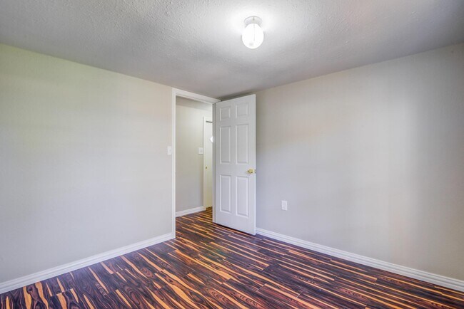 Building Photo - 1809 W Sidnor St