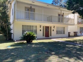 Building Photo - 1015 SW McFarlane Ave