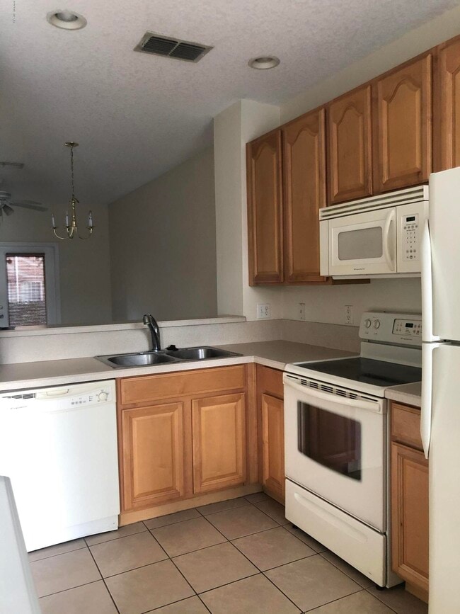 Building Photo - 1521 Fieldview Dr