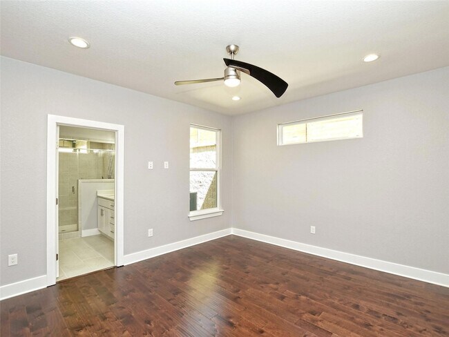 Building Photo - 1130 Lott Ave