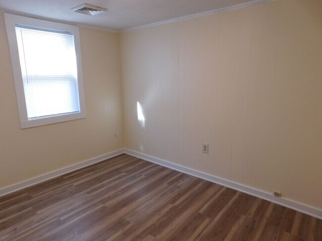 Building Photo - 423 Bouy St