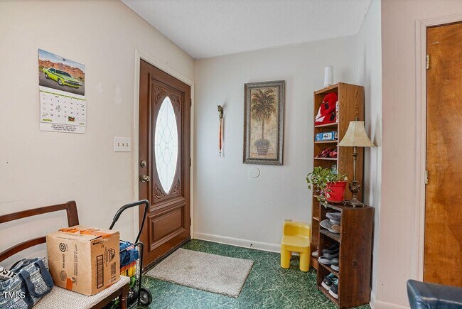 Building Photo - 886 Rollins Rd