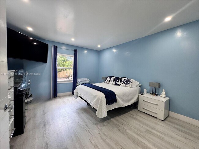 Building Photo - 6159 SW 22nd St