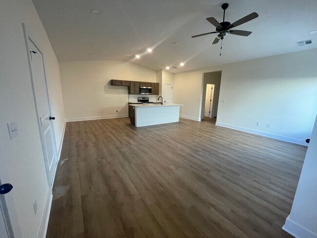 Building Photo - 3809/11 Bluelake