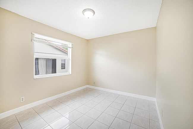 Building Photo - 3912 NW 110th Ave