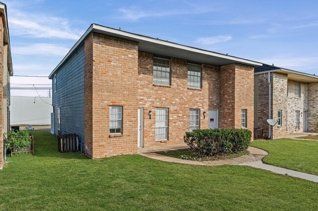 Building Photo - 12208 Ormandy St