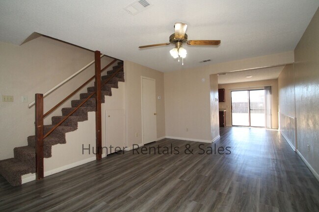 Building Photo - 2601 Bermuda Dr