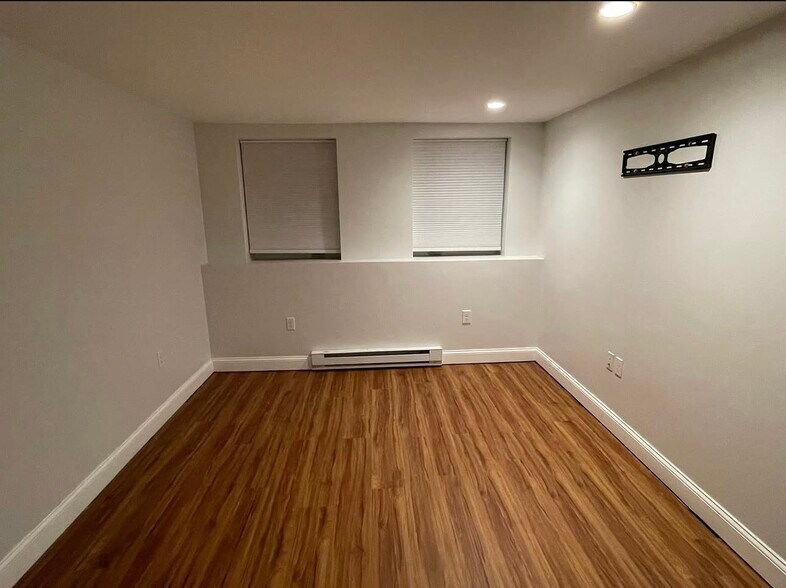 Building Photo - 33 Walnut Knls