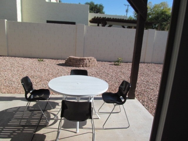 Building Photo - 2BR/2BA HOME W/ 2 CAR GARAGE AND COMMUNITY POOL