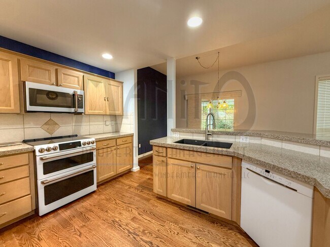 Building Photo - Spacious Eagle Ridge Home