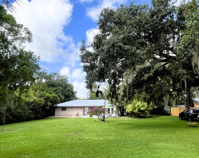 Building Photo - 1018 Lake Josephine Dr