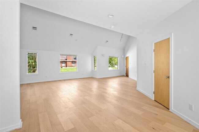 Building Photo - 4429 Woodside St