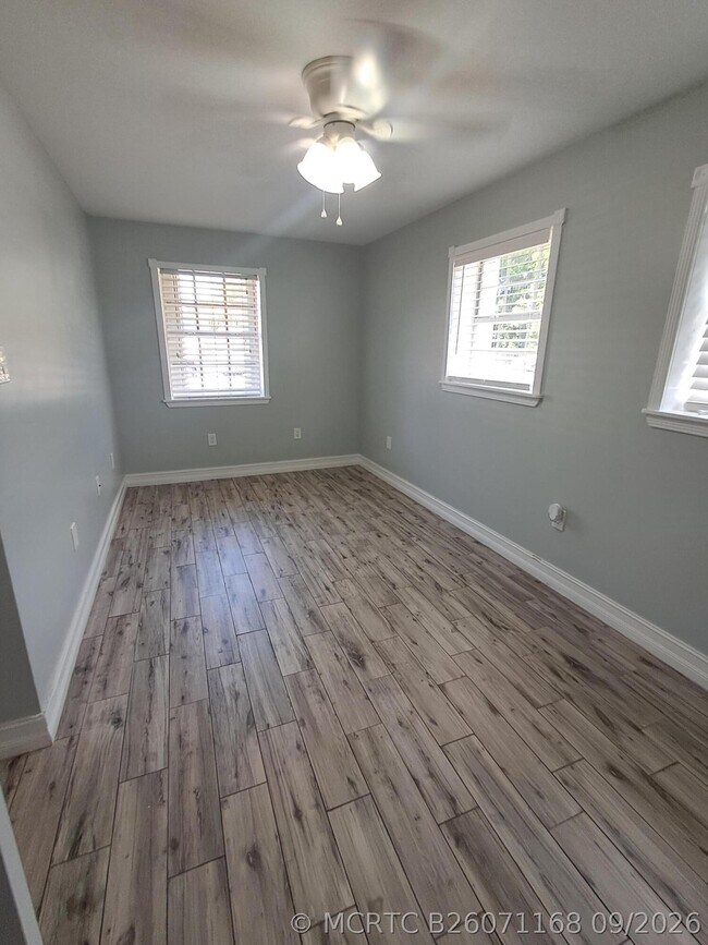 Building Photo - 3643 Betty Ann Ct W