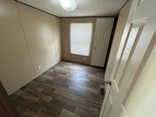 Building Photo - 1521 Bunnys Dr