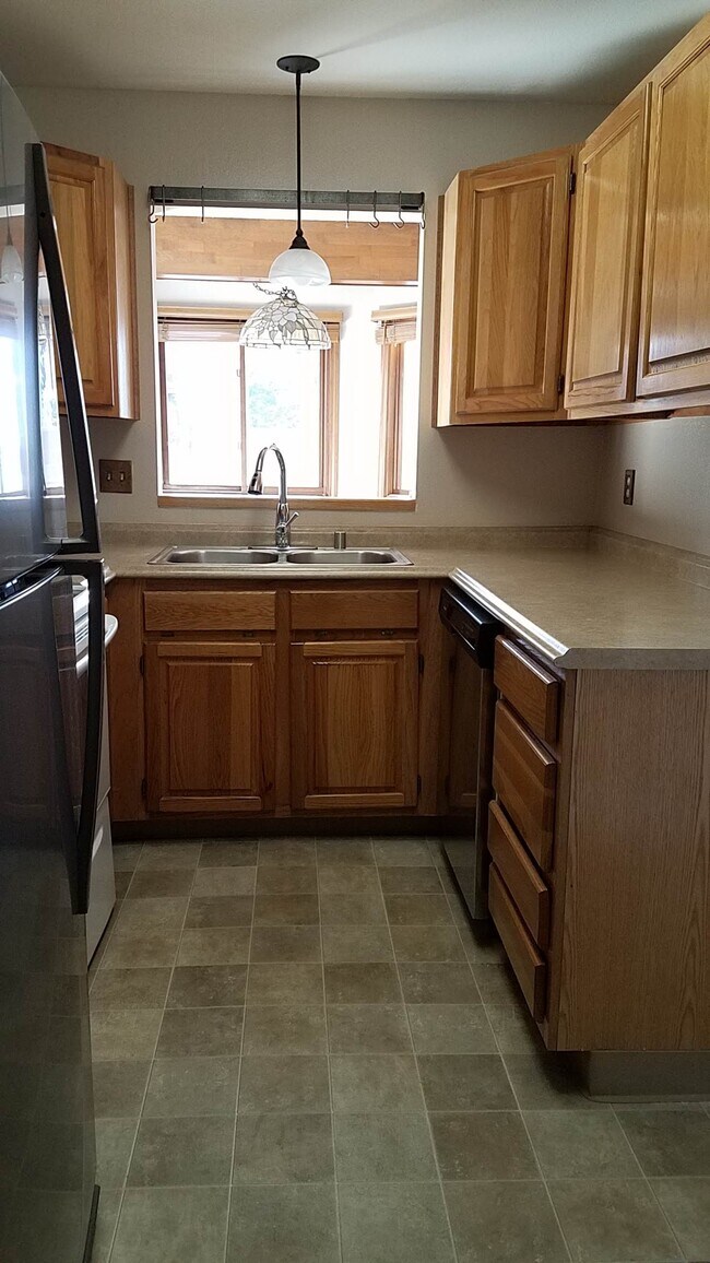 Kitchen - 3031 E 42nd Ave