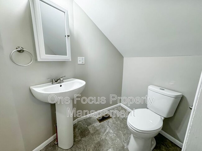 Building Photo - 431 E Bald Eagle St