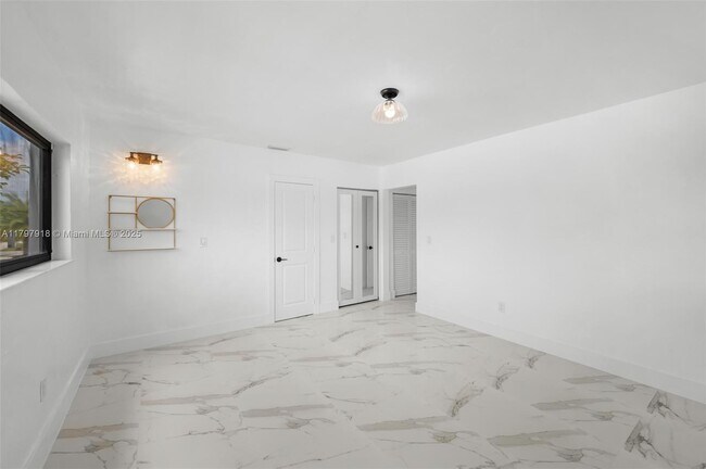 Building Photo - 1921 SW 84th Ct