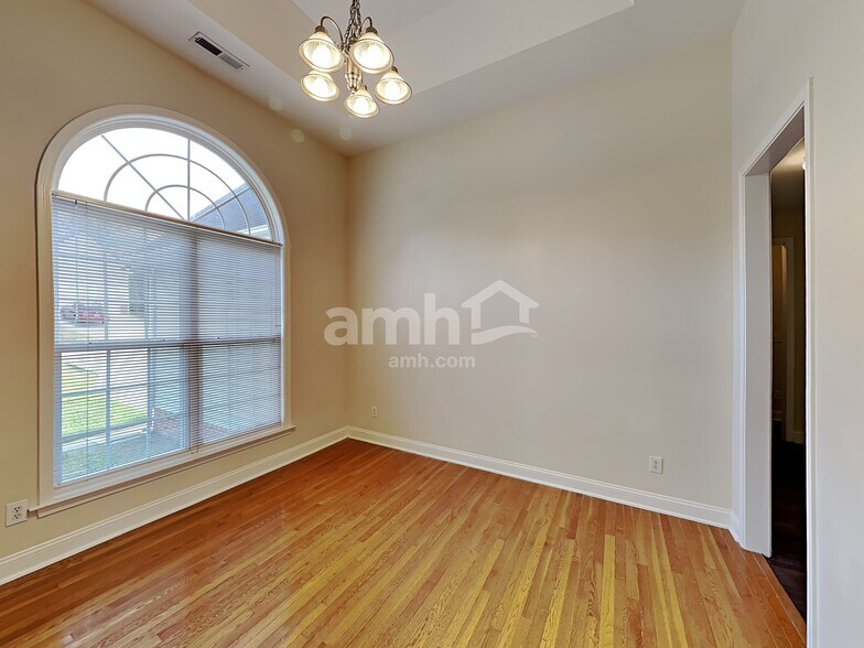 Building Photo - 112 Spalding Ln