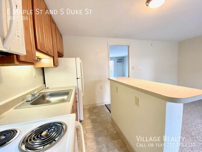 Building Photo - 501 E Maple St