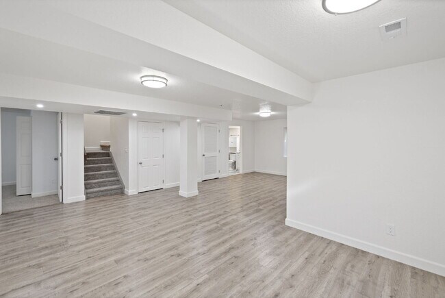 Building Photo - Spacious 6-Bedroom / 3.5-Bath Home — Great Location + Solar Savings!