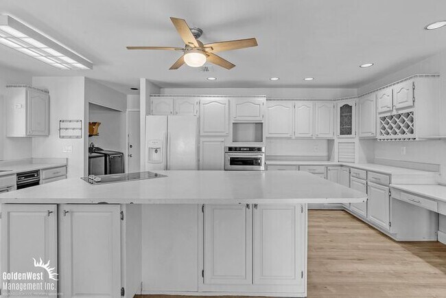 Building Photo - Modern 3Bdm 2Ba Meets Classic Charm with Pool