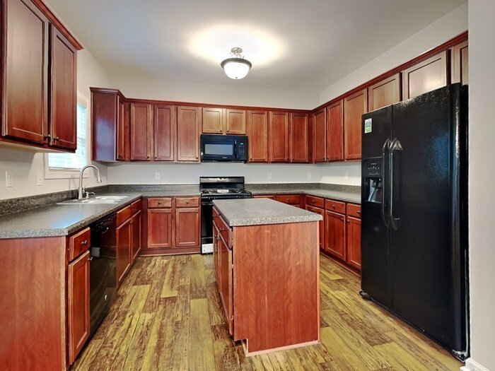 Building Photo - 2551 Freemont St