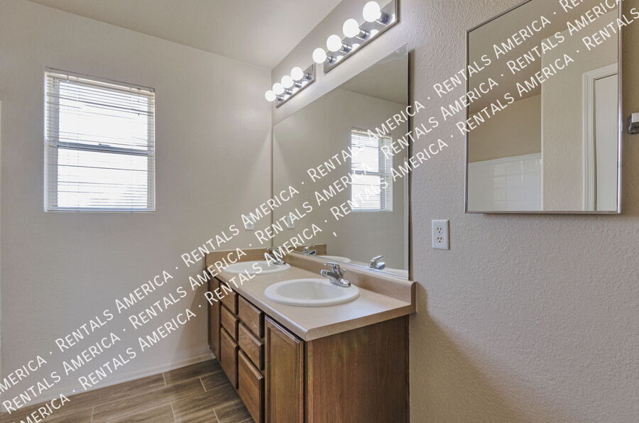 Building Photo - 6644 S SQUAWROOT Pl