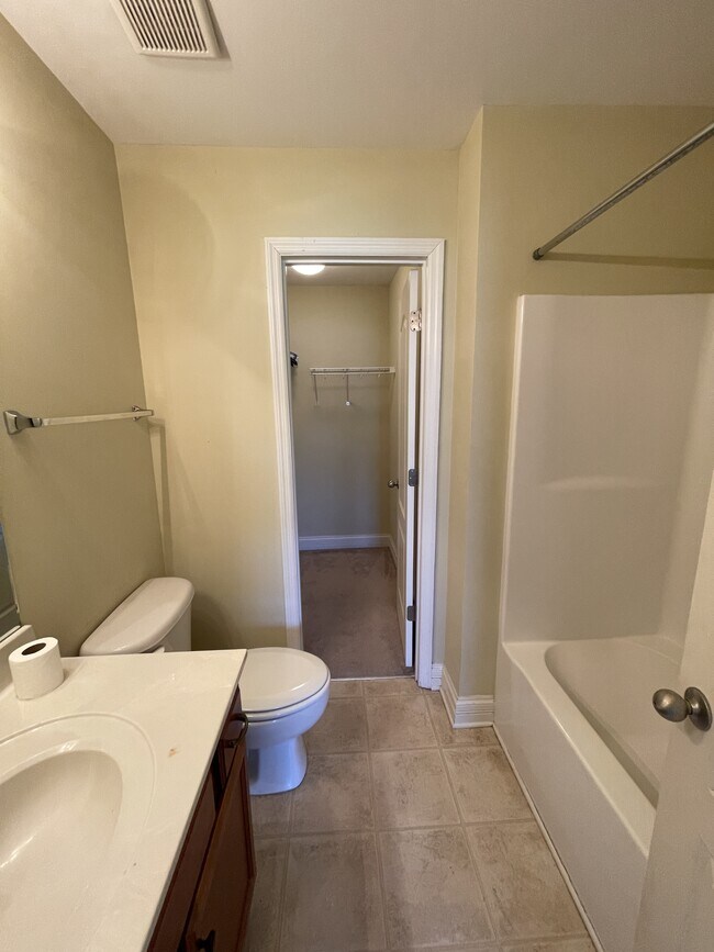 Building Photo - 4245 Aurora Cir