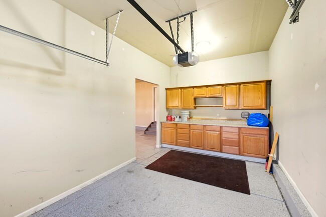 Building Photo - Beacon Point 5 Bedroom Ranch, 3-Car Garage...