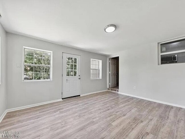 Building Photo - 201 Saturn Ln N