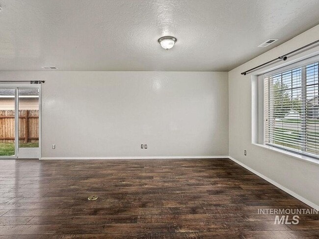 Building Photo - Immaculate/Charming Home in NW Meridian