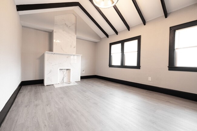 Building Photo - Beautifully Renovated 2-Bedroom Single Fam...