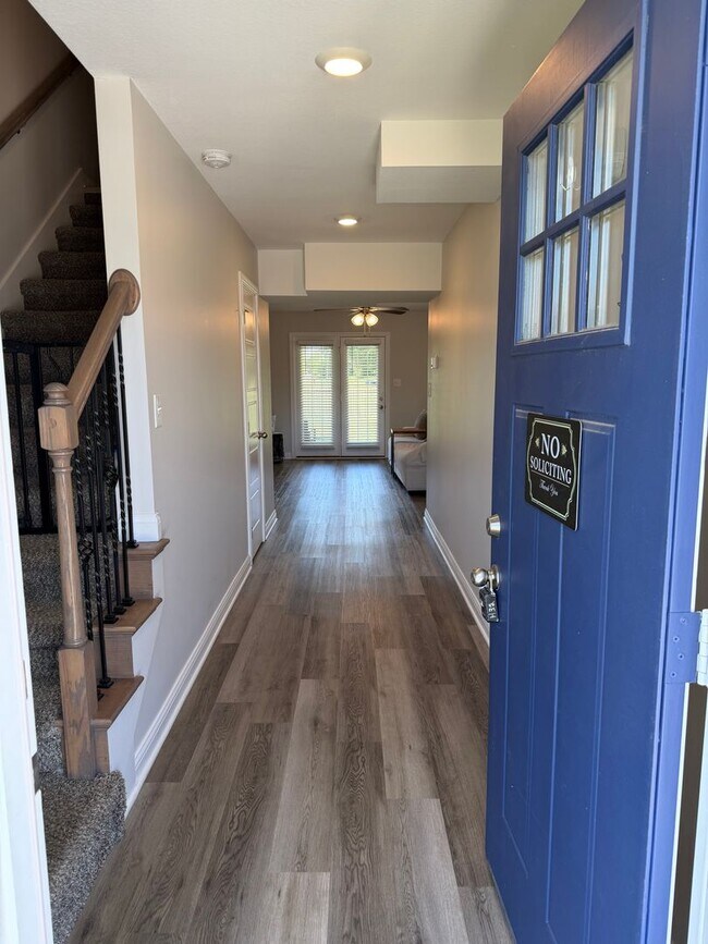 Building Photo - 3 Bedroom 2 1/2 Bath Home For Rent Near Post!
