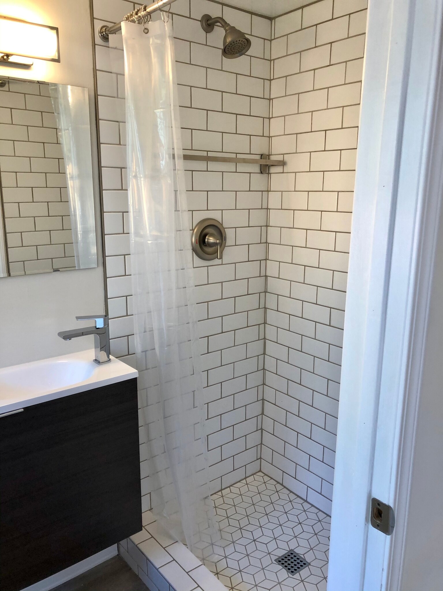 shower - 4523 Acacia Ave