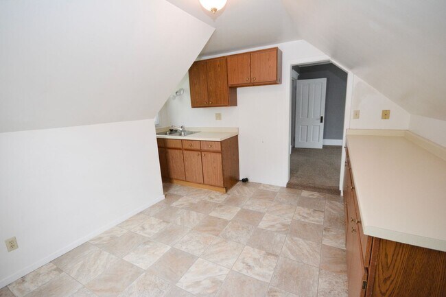 Building Photo - Gorgeous home on corner lot with fenced yard!