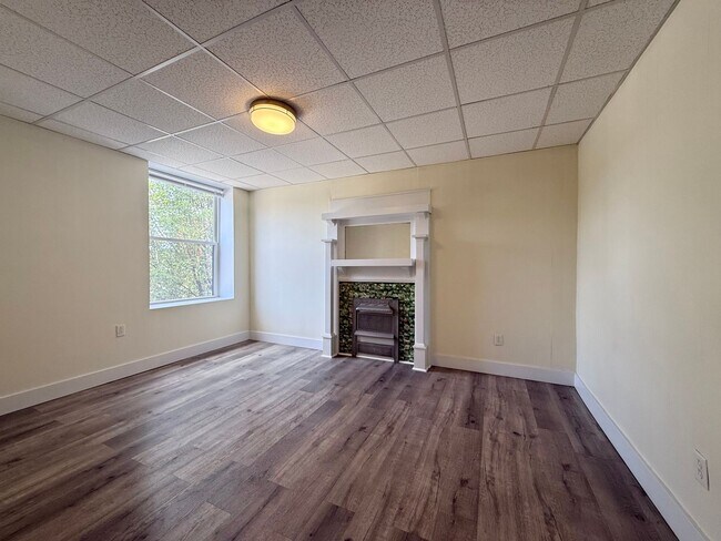 Building Photo - Updated 1BR Apt available now!