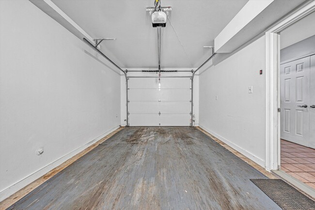 Building Photo - 2221 Jefferson St SW
